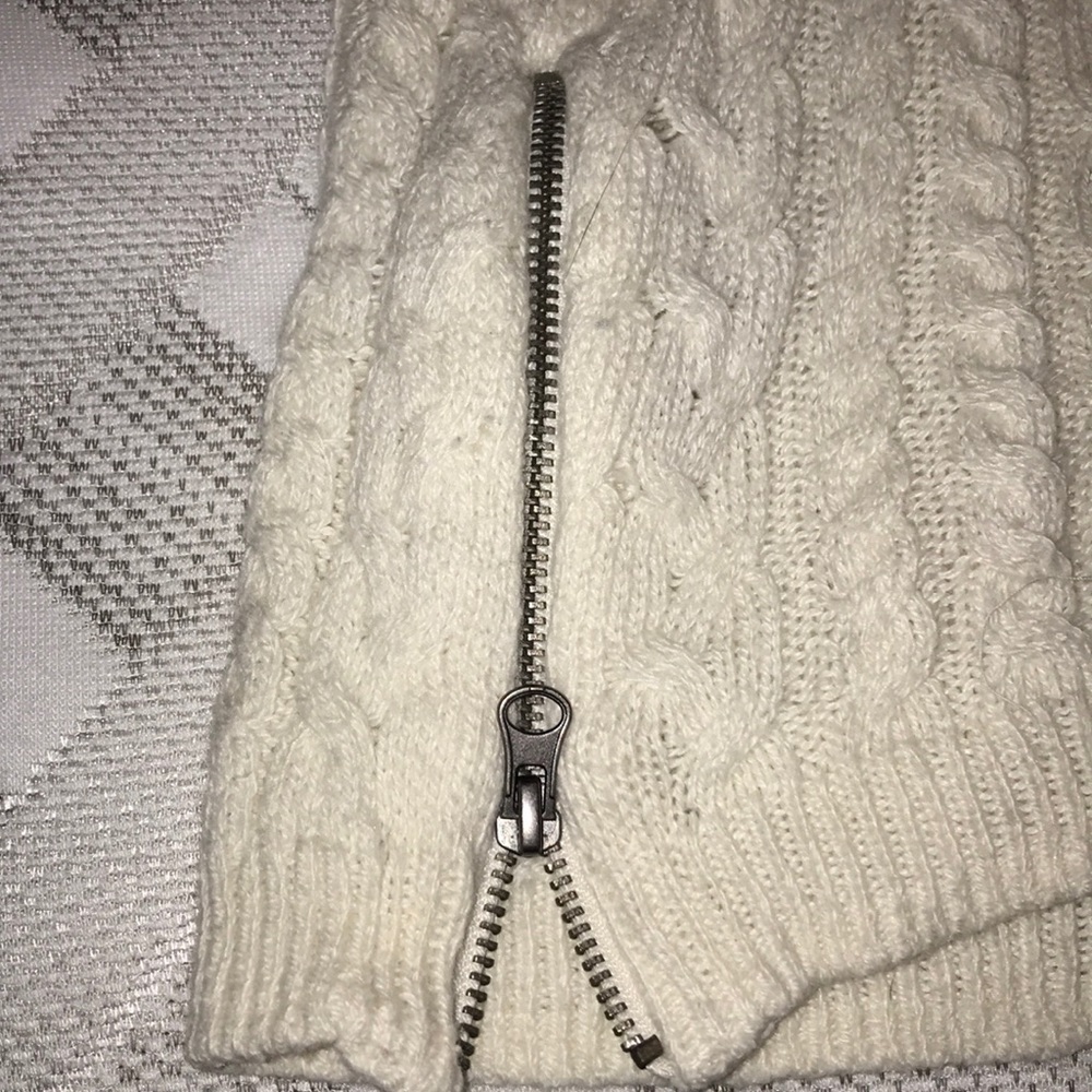 AEO Sweater - Picture 2 of 4